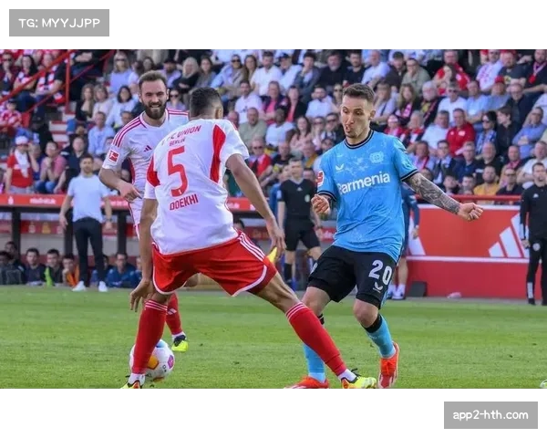 柏林联合阵型现务实转变，采用三后卫增强防守稳定性