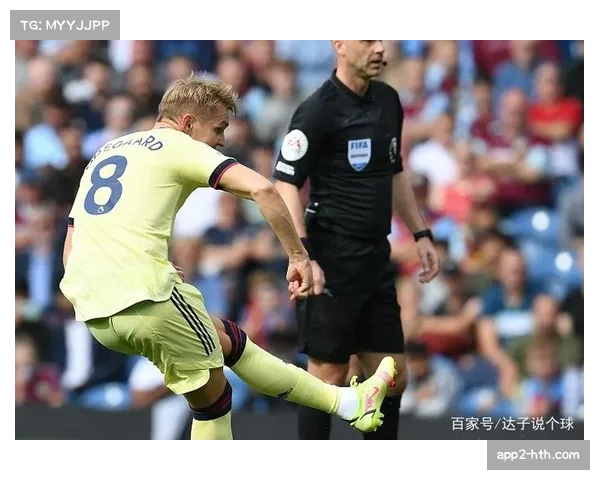 战术复盘：阿森纳制胜球如何通过连续一脚传递撕开肋部空当